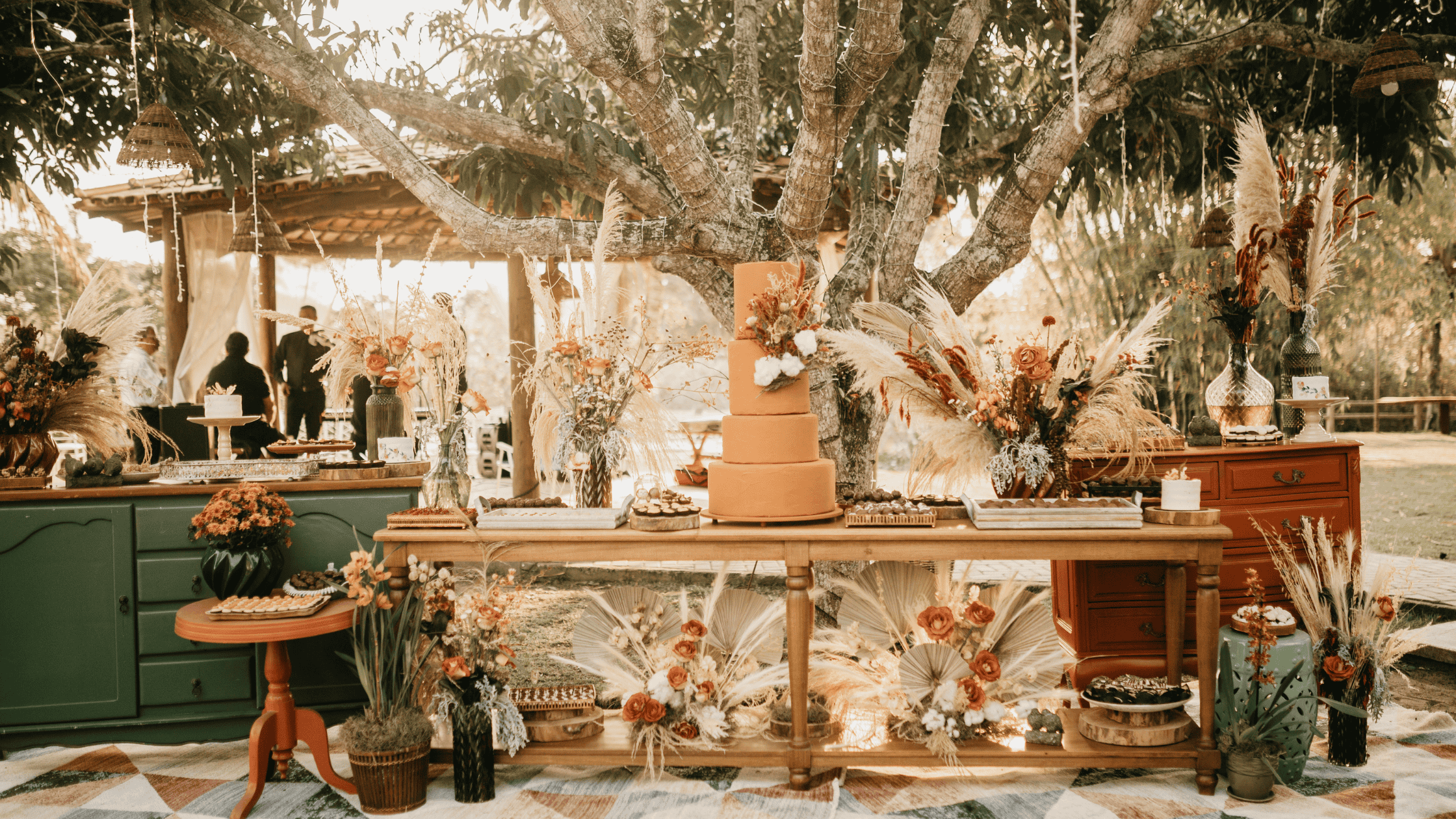 A Complete Guide to Boho Birthday Party Themes Using Confetti and Dried Flowers